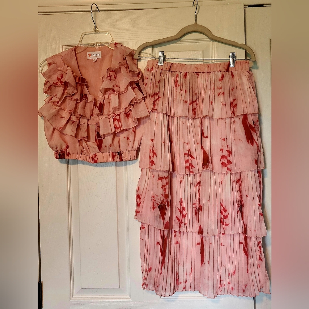 2 piece pink skirt and top. L'AISTE. Medium
